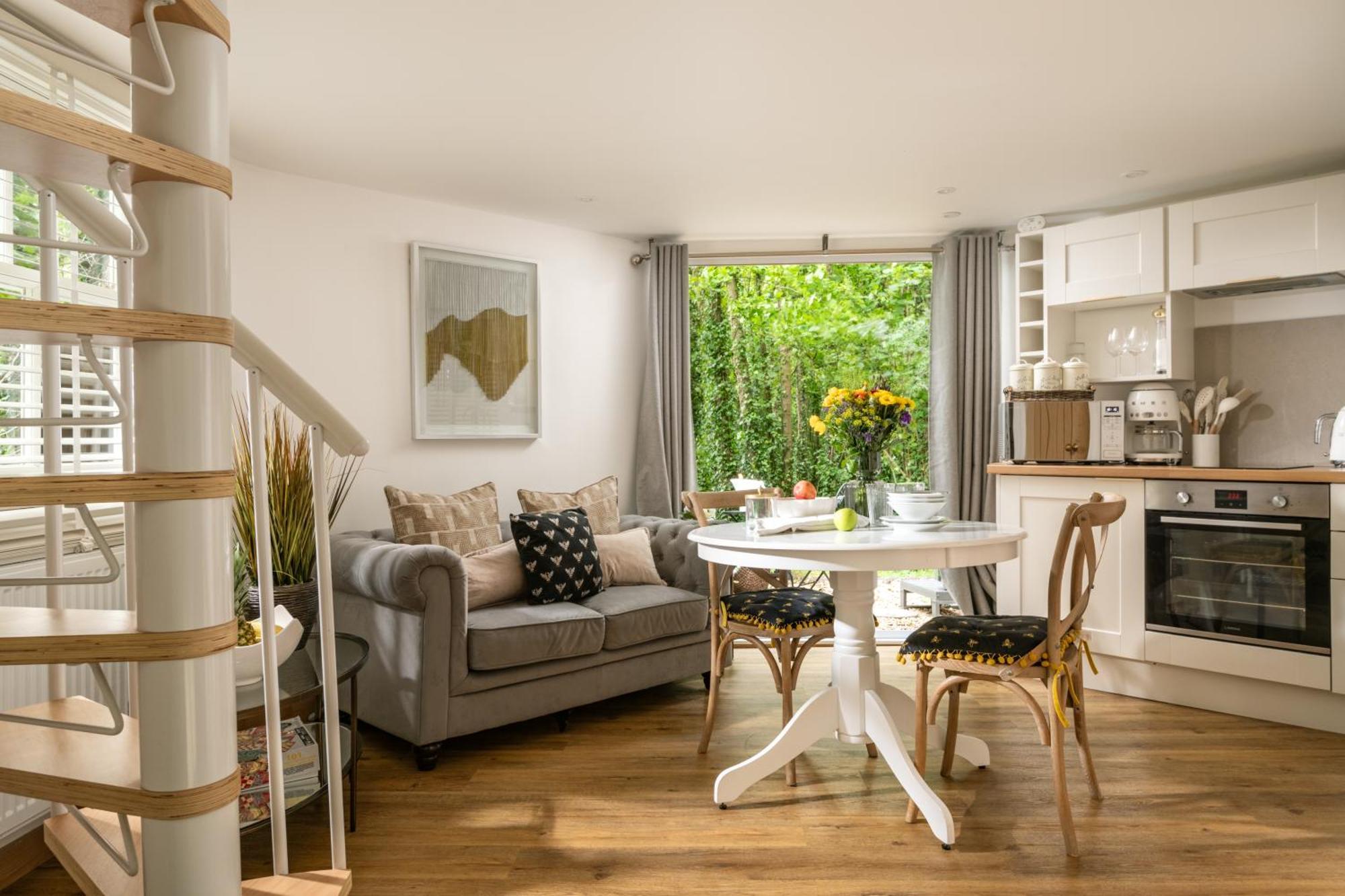 Honeycombe - Treehouse In The Heart Of Dorset Villa Бландфорд Форъм Екстериор снимка