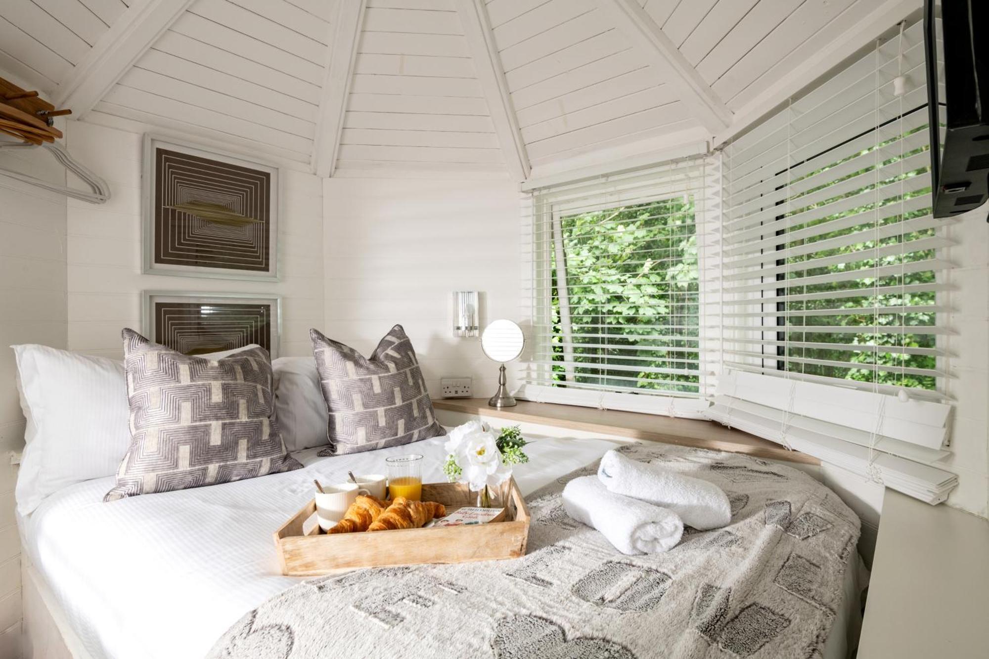 Honeycombe - Treehouse In The Heart Of Dorset Villa Бландфорд Форъм Екстериор снимка