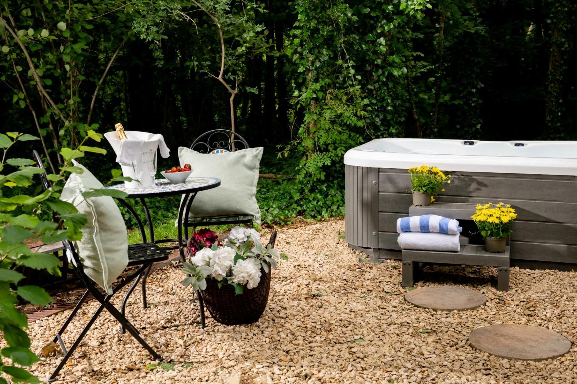 Honeycombe - Treehouse In The Heart Of Dorset Villa Бландфорд Форъм Екстериор снимка