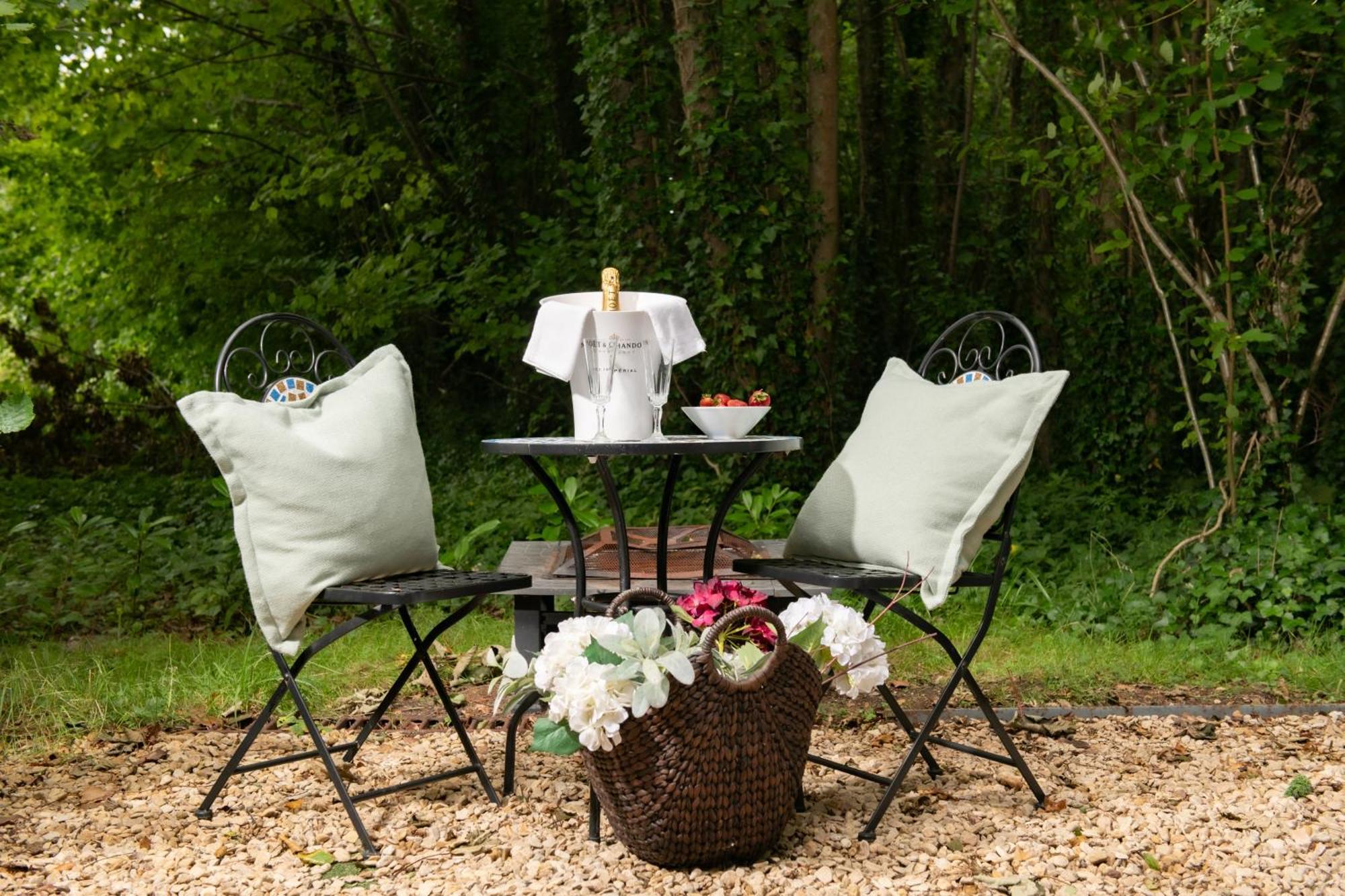 Honeycombe - Treehouse In The Heart Of Dorset Villa Бландфорд Форъм Екстериор снимка