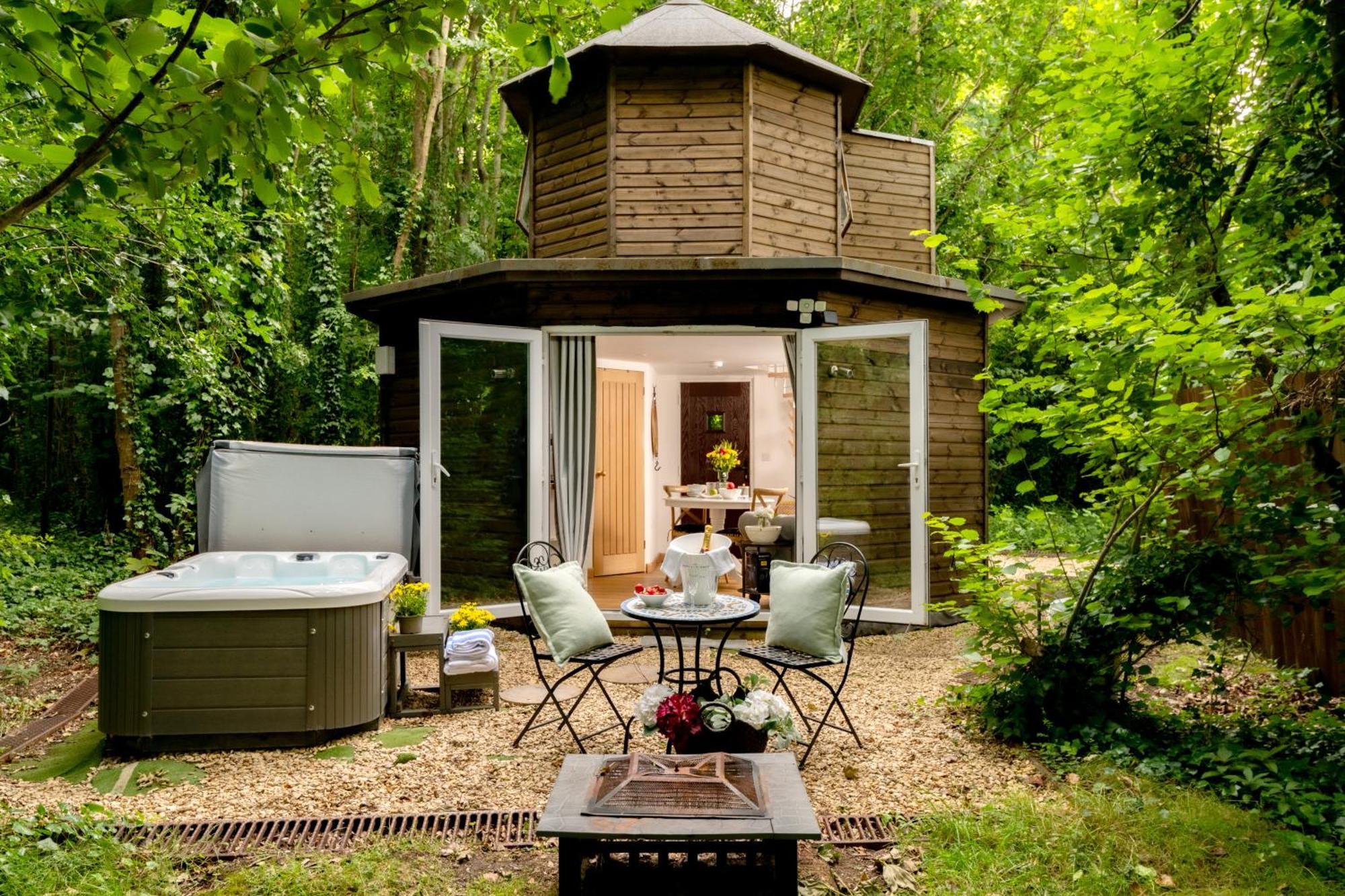 Honeycombe - Treehouse In The Heart Of Dorset Villa Бландфорд Форъм Екстериор снимка